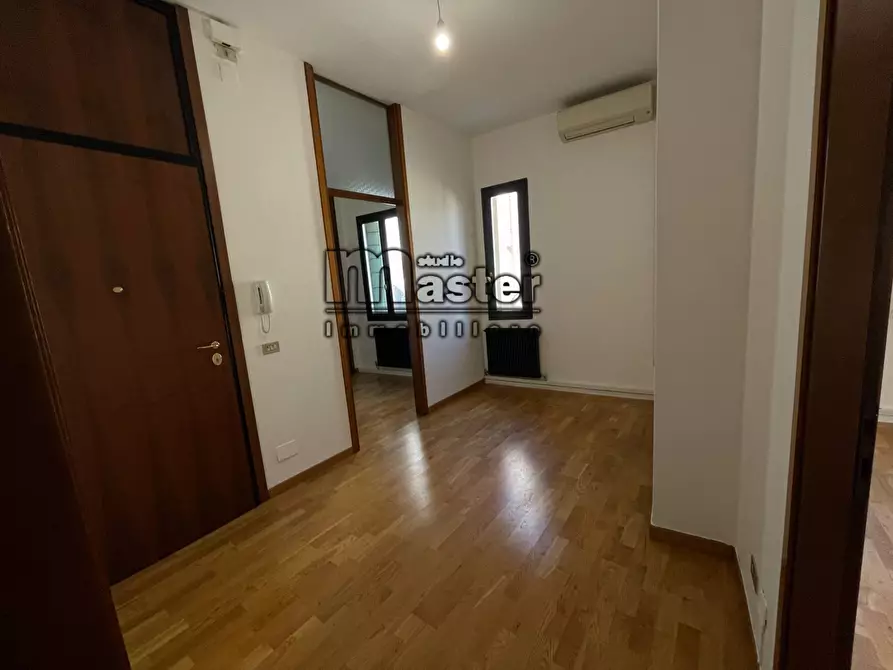 Immagine 14 di Ufficio in affitto  in corso del popolo 44 a Treviso