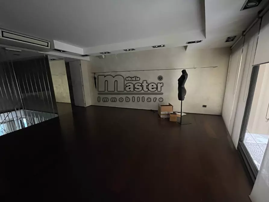 Immagine 16 di Negozio in affitto  in corso del popolo a Treviso