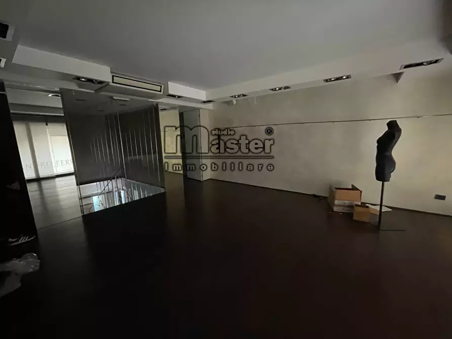 Immagine 15 di Negozio in affitto  in corso del popolo a Treviso