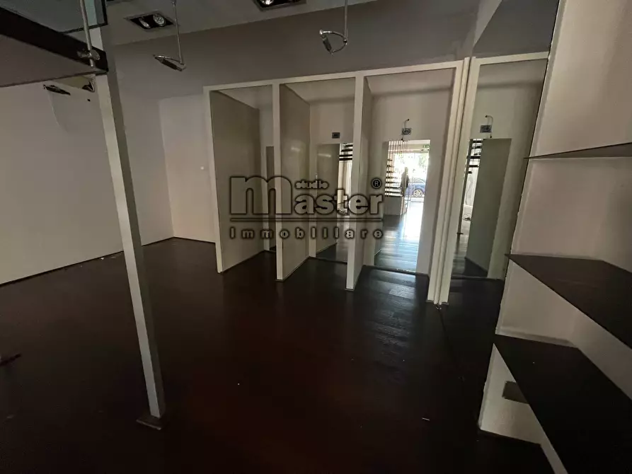 Immagine 6 di Negozio in affitto  in corso del popolo a Treviso