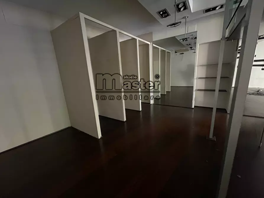 Immagine 9 di Negozio in affitto  in corso del popolo a Treviso