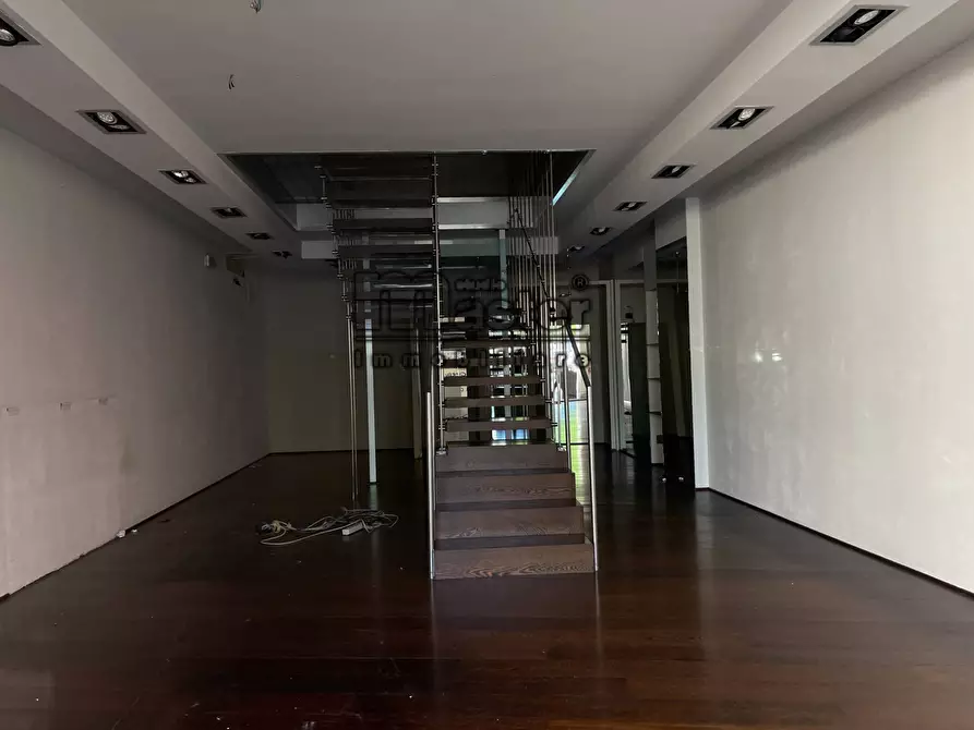 Immagine 11 di Negozio in affitto  in corso del popolo a Treviso