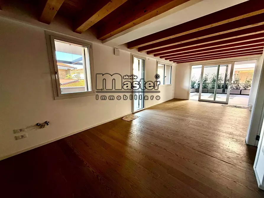 Immagine 1 di Appartamento in vendita  in viale luzzatti a Treviso