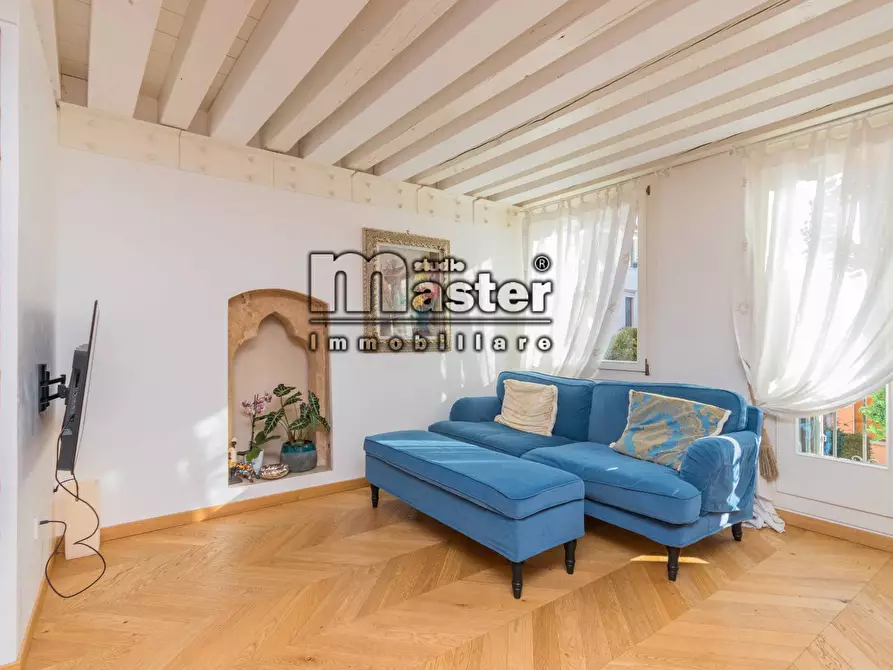 Immagine 1 di Palazzo in vendita  in piazza pio x a Treviso