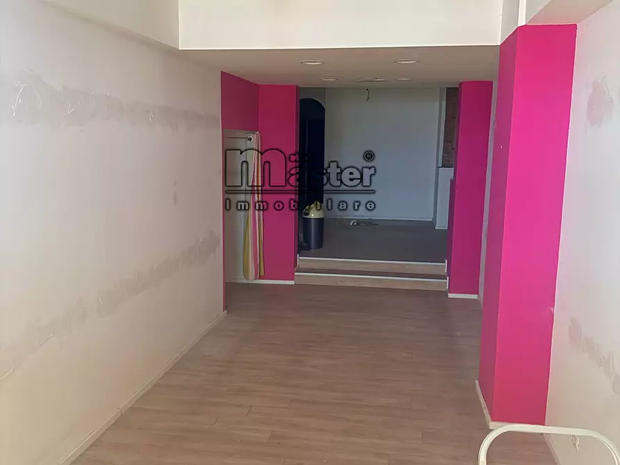 Immagine 1 di Negozio in affitto  in PIAZZA INDIPENDENZA a Treviso