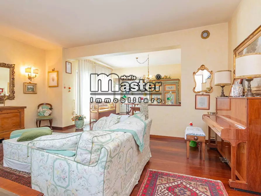 Immagine 3 di Villa in vendita  in VIA BARACCA a Treviso