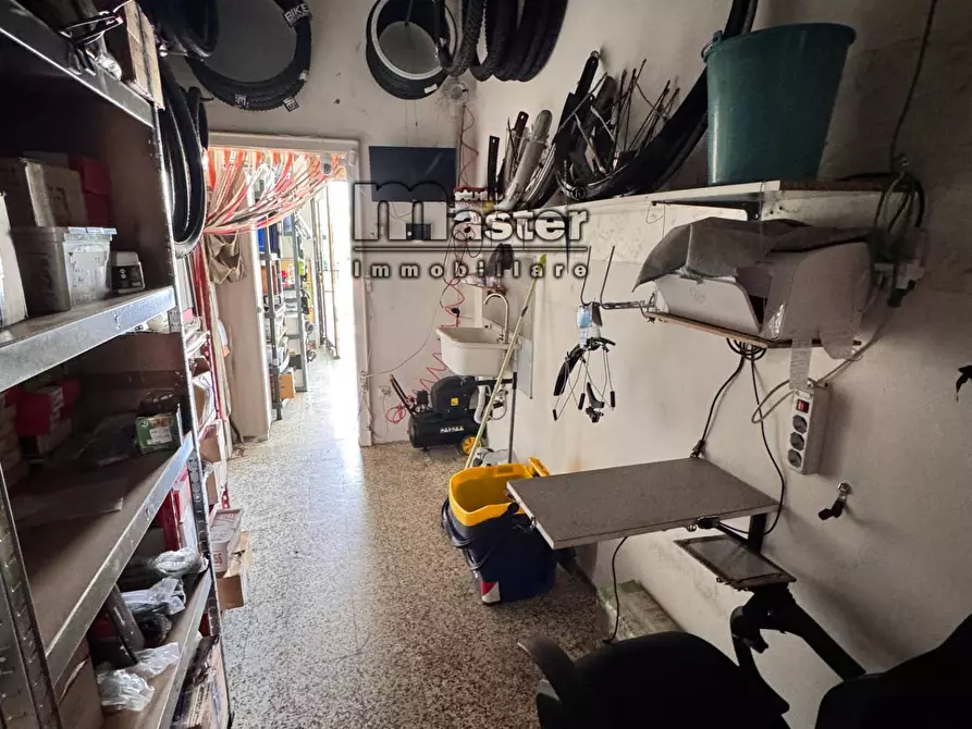 Immagine 9 di Negozio in vendita  in Via Feltrina a Treviso