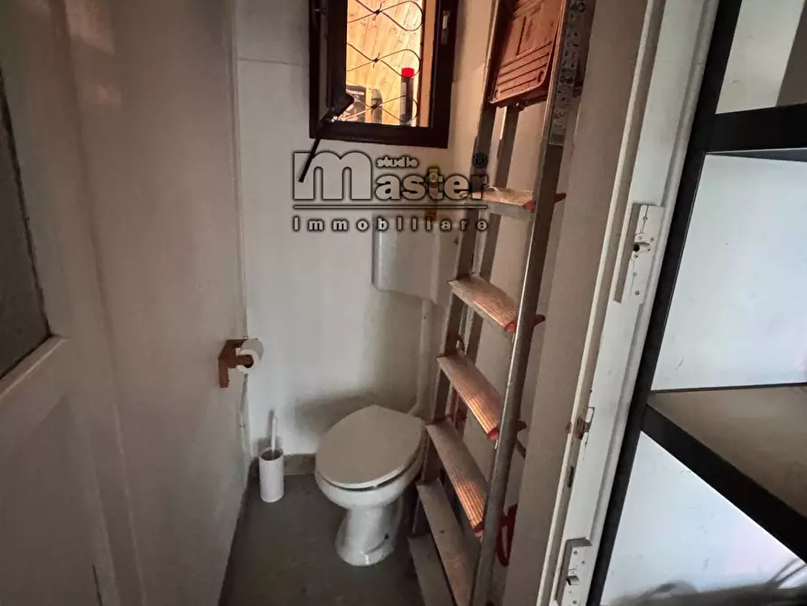 Immagine 10 di Negozio in vendita  in Via Feltrina a Treviso