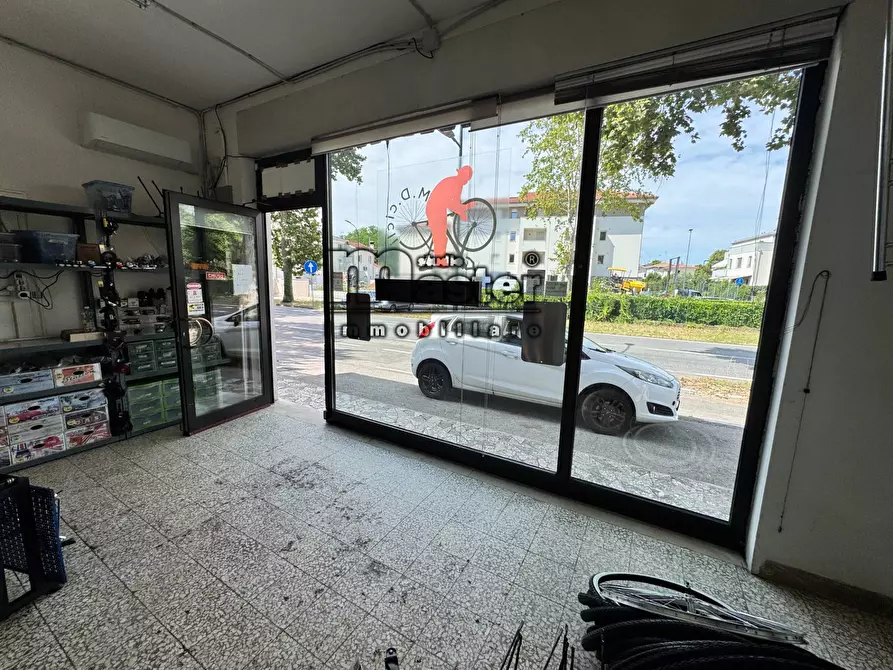 Immagine 7 di Negozio in vendita  in Via Feltrina a Treviso