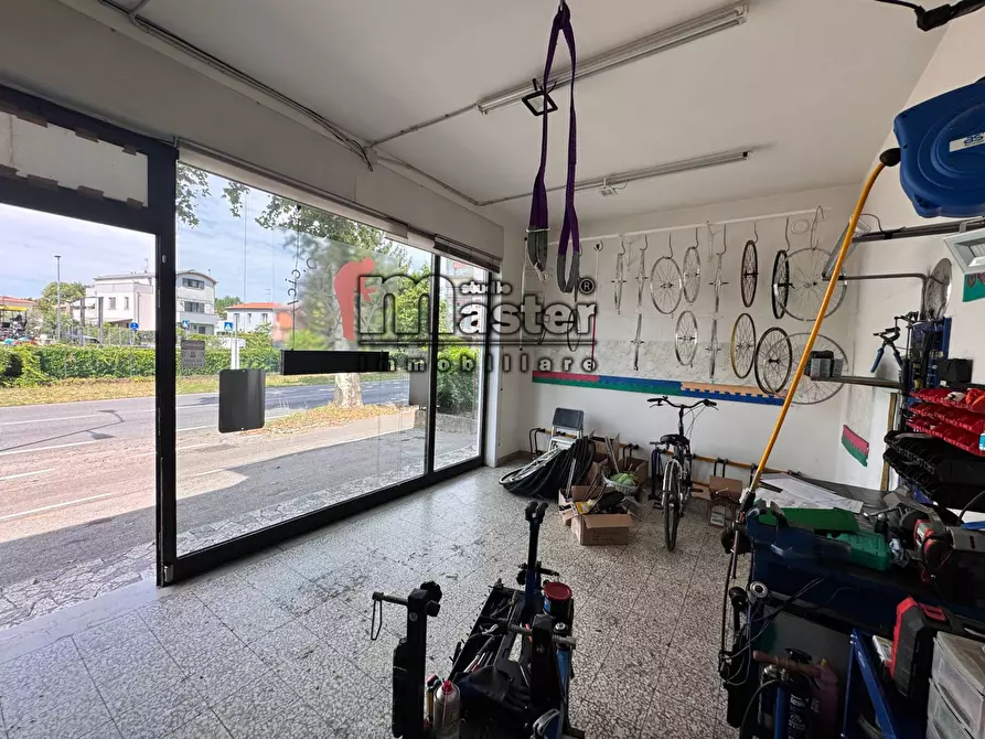 Immagine 2 di Negozio in vendita  in Via Feltrina a Treviso