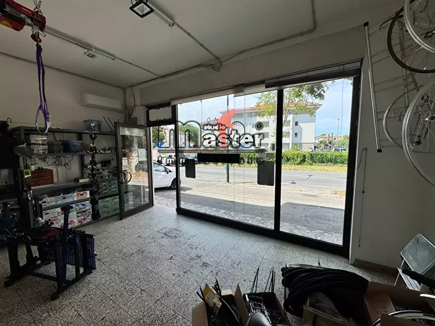 Immagine 4 di Negozio in vendita  in Via Feltrina a Treviso