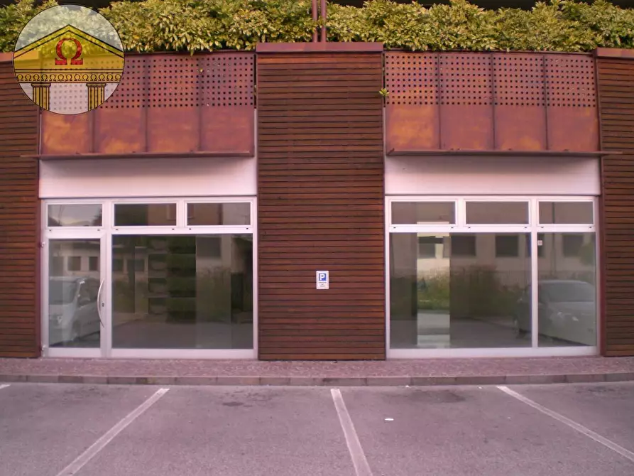Immagine 1 di Negozio in vendita  a Miane
