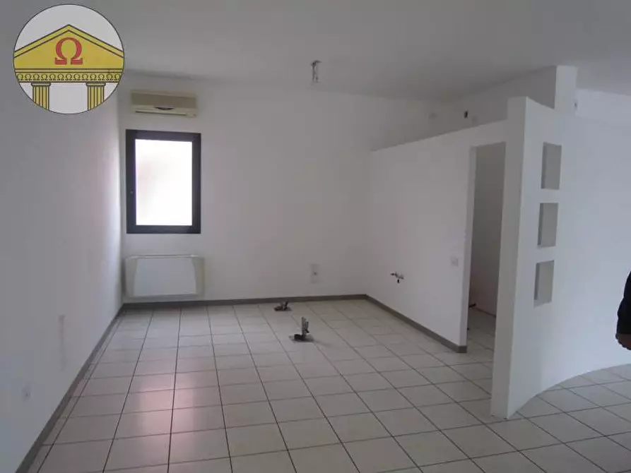 Immagine 1 di Negozio in affitto  a Miane