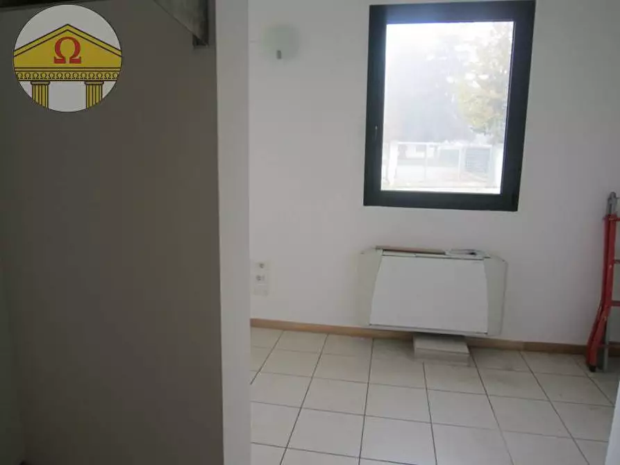 Immagine 3 di Negozio in affitto  a Miane