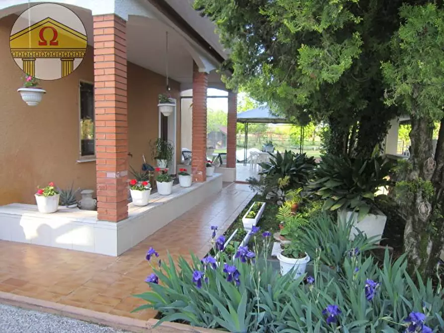 Immagine 1 di Villa in vendita  a Paese