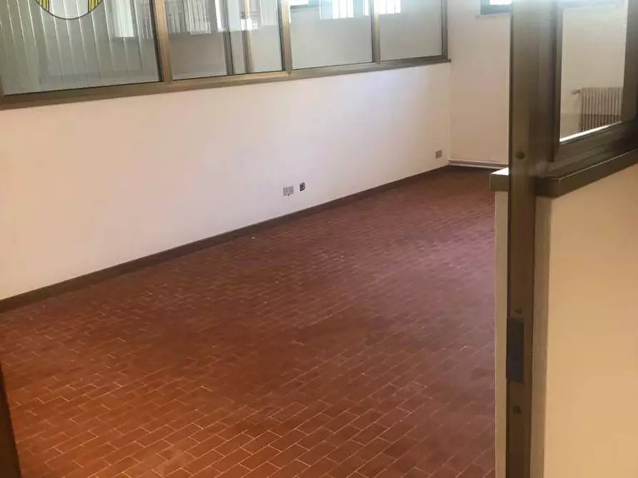 Immagine 8 di Negozio in vendita  a Spresiano