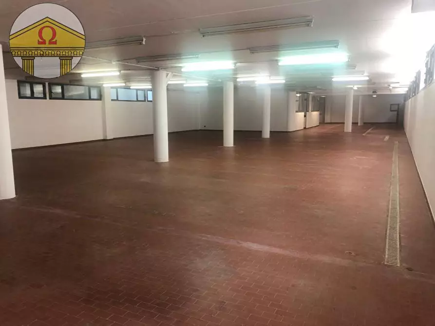 Immagine 3 di Negozio in vendita  a Spresiano