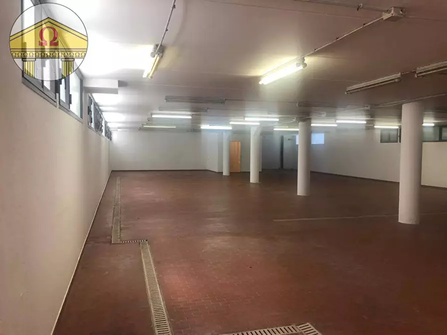 Immagine 9 di Negozio in vendita  a Spresiano