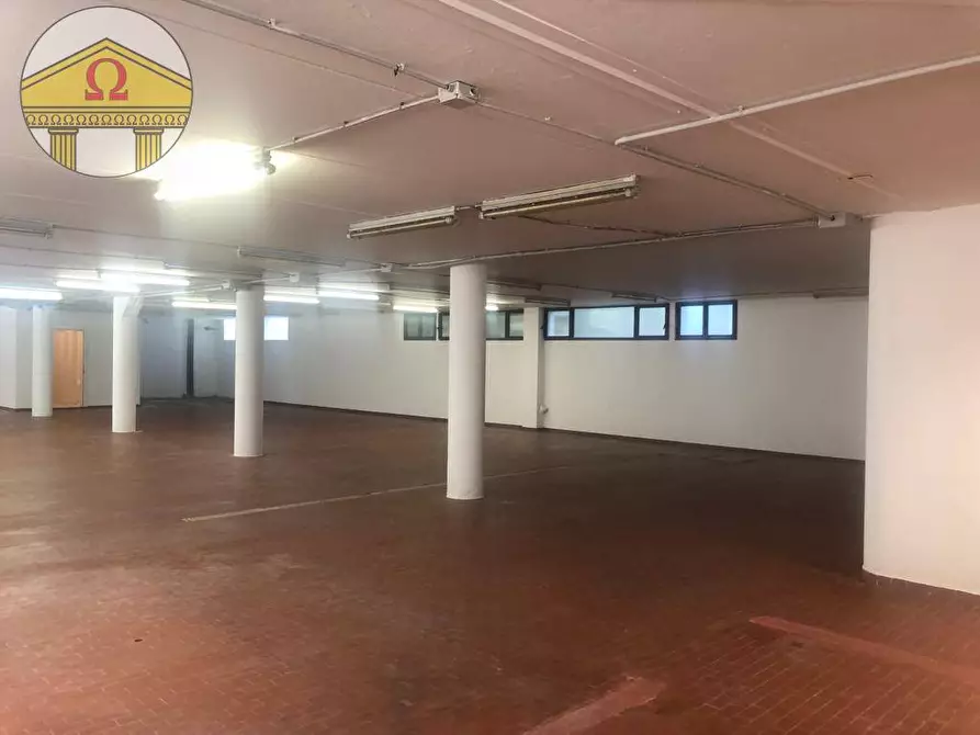 Immagine 13 di Negozio in vendita  a Spresiano