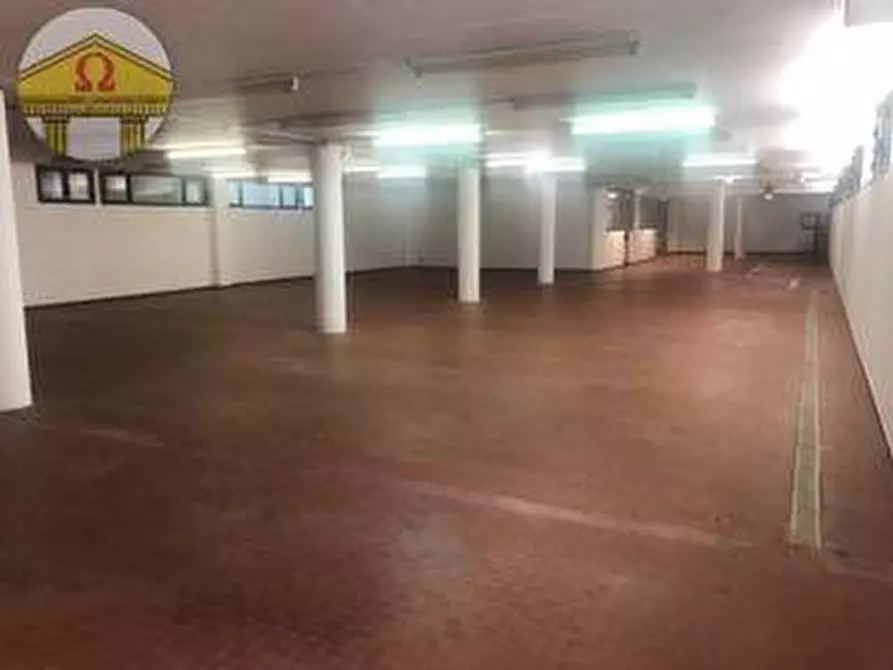 Immagine 17 di Negozio in vendita  a Spresiano