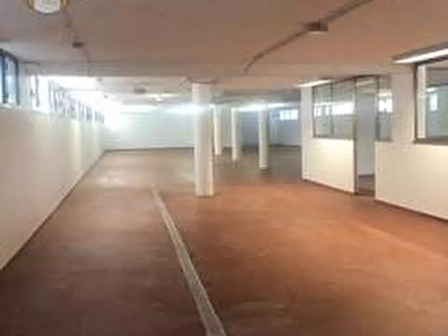 Immagine 18 di Negozio in vendita  a Spresiano