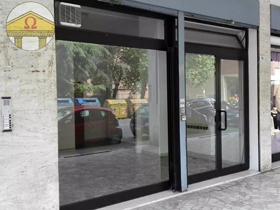 Immagine 1 di Negozio in vendita  a Treviso