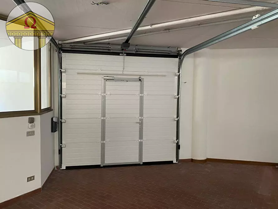 Immagine 26 di Negozio in vendita  a Spresiano