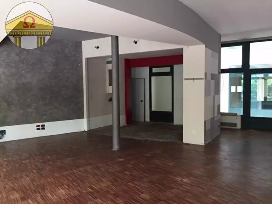 Immagine 4 di Negozio in vendita  a Treviso