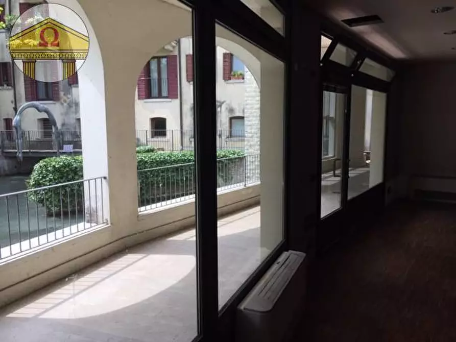 Immagine 5 di Negozio in vendita  a Treviso