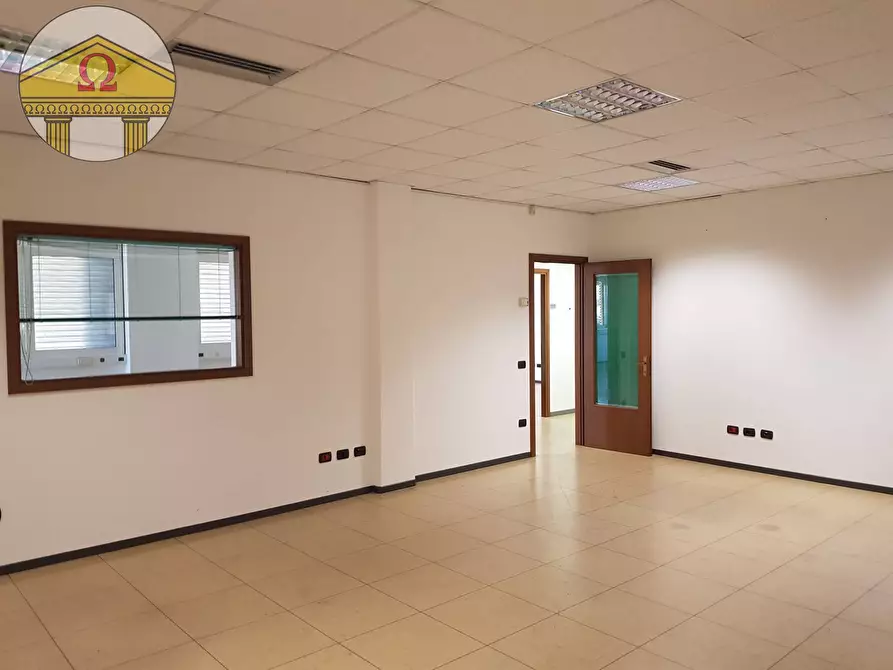 Immagine 1 di Ufficio in affitto  a Refrontolo