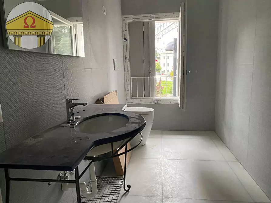 Immagine 7 di Ufficio in vendita  a Montebelluna