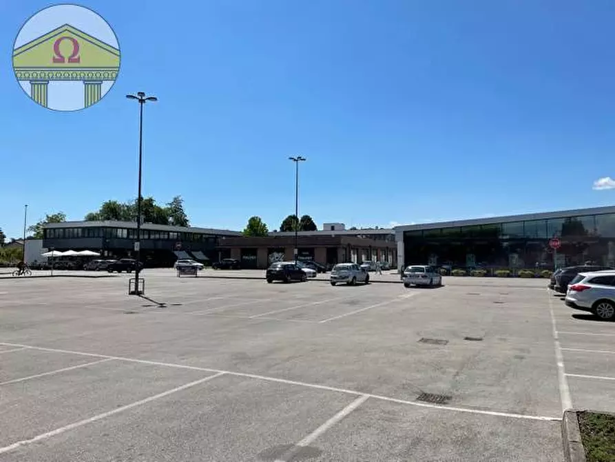 Immagine 2 di Negozio in vendita  a Treviso