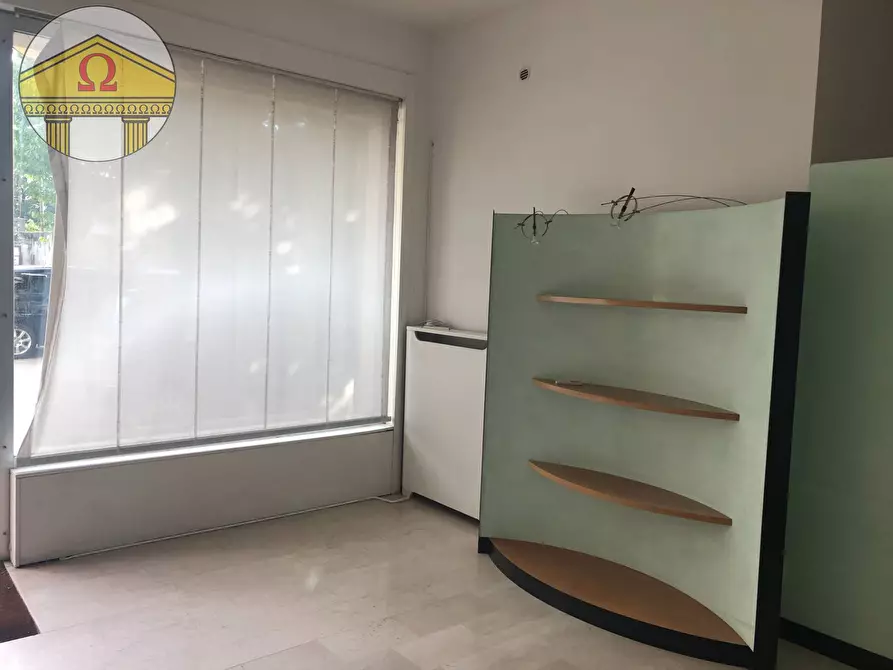 Immagine 4 di Negozio in vendita  a Spresiano