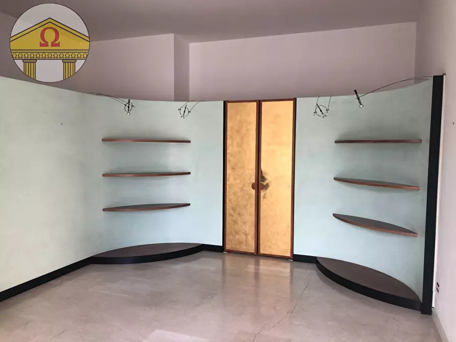 Immagine 2 di Negozio in vendita  a Spresiano