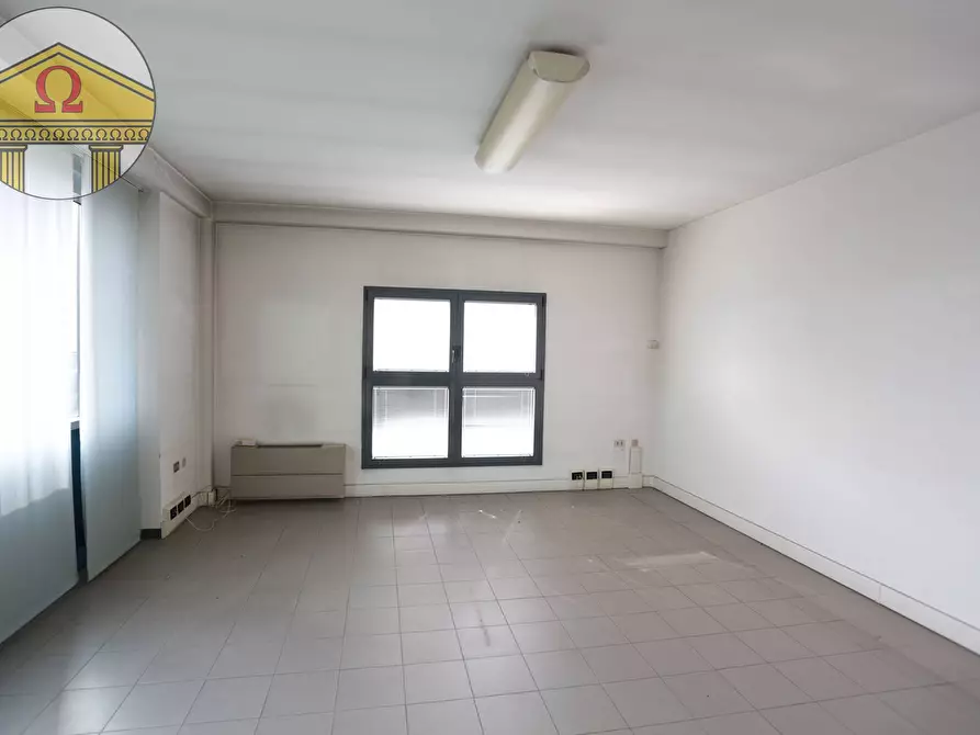 Immagine 9 di Ufficio in affitto  a Miane