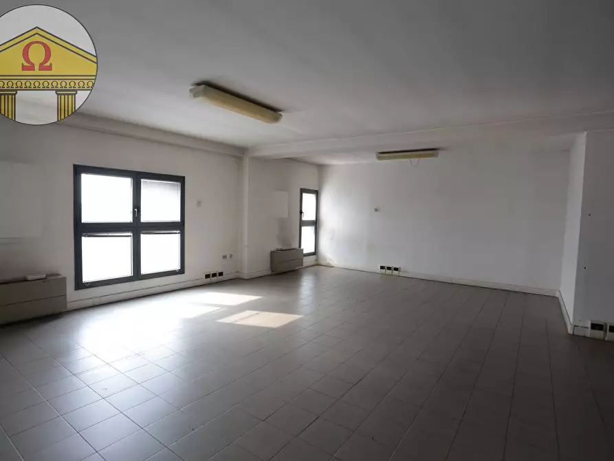 Immagine 10 di Ufficio in affitto  a Miane