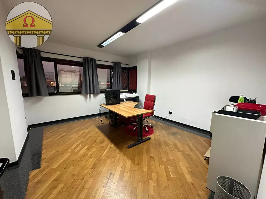 Immagine 5 di Negozio in vendita  a Refrontolo