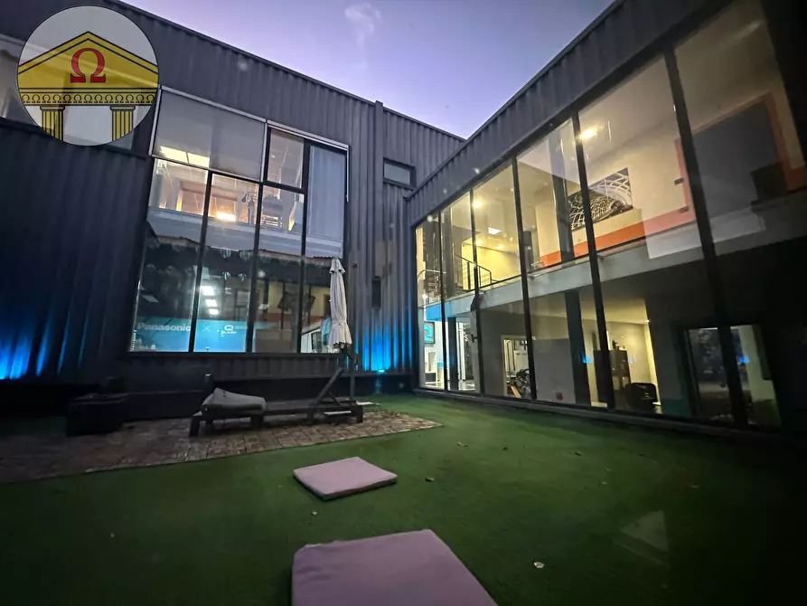 Immagine 4 di Negozio in vendita  a Refrontolo