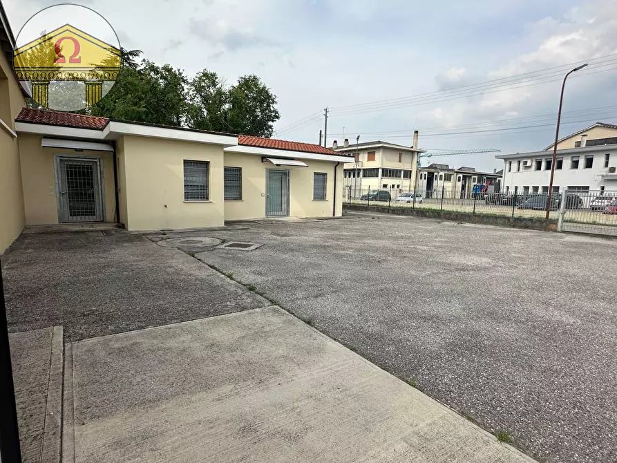 Immagine 9 di Laboratorio in vendita  a Treviso