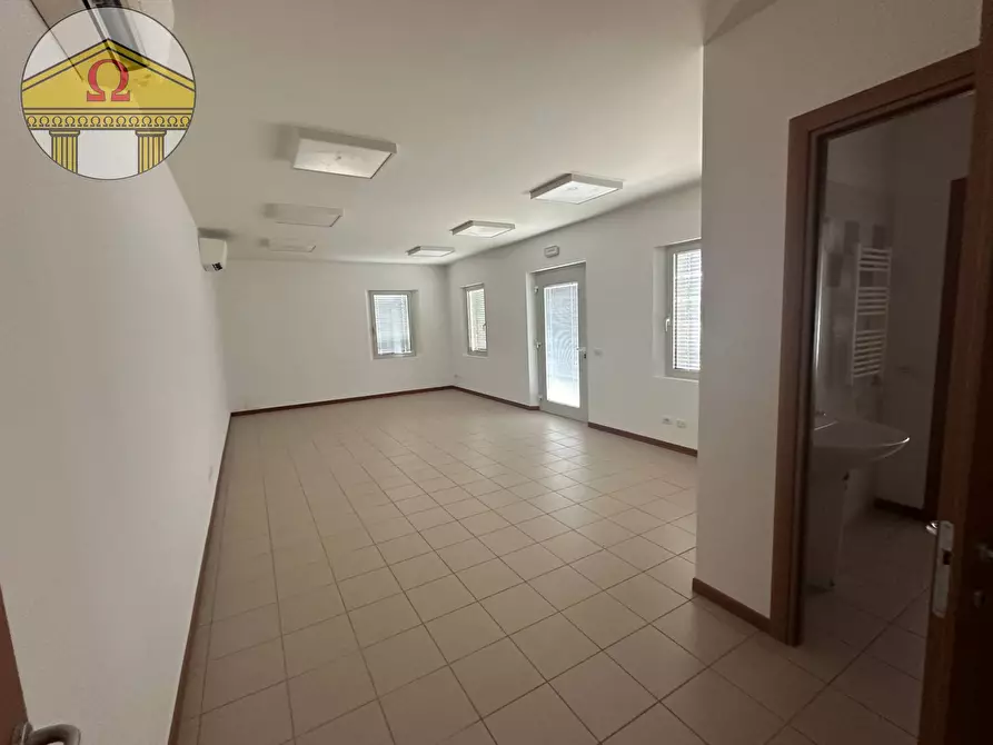 Immagine 10 di Laboratorio in vendita  a Treviso