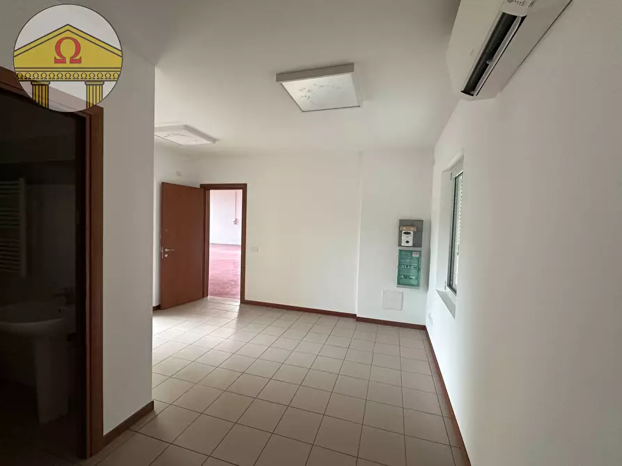 Immagine 11 di Laboratorio in vendita  a Treviso