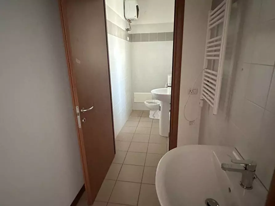 Immagine 13 di Laboratorio in vendita  a Treviso