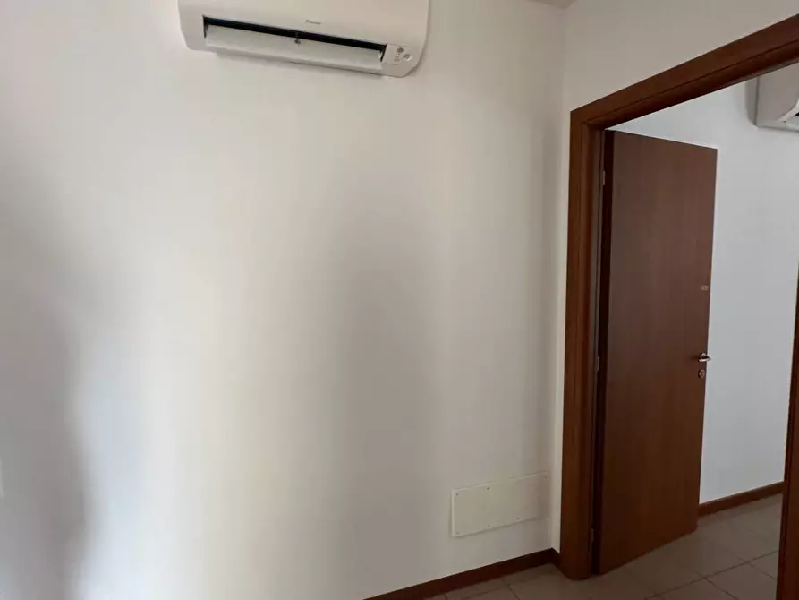 Immagine 14 di Laboratorio in vendita  a Treviso