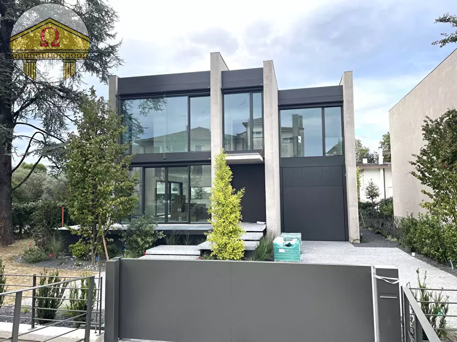 Immagine 3 di Villa in vendita  a Treviso
