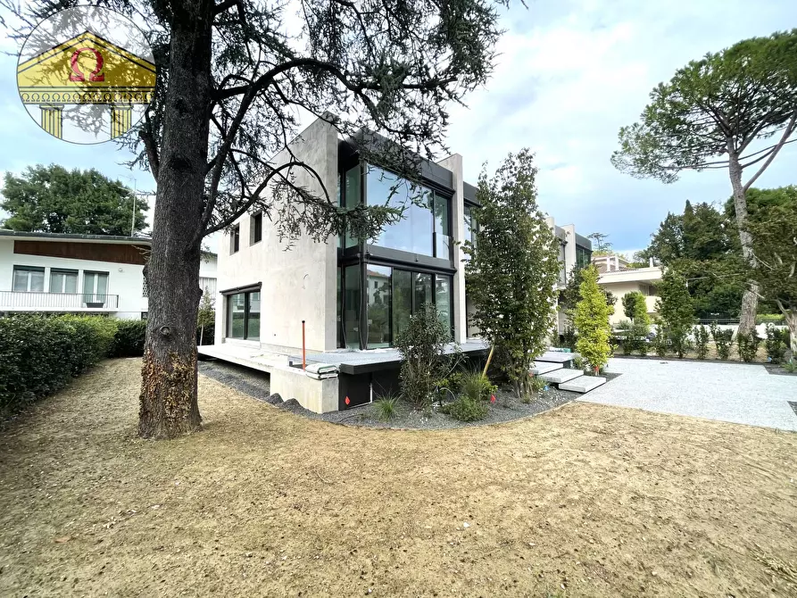 Immagine 5 di Villa in vendita  a Treviso