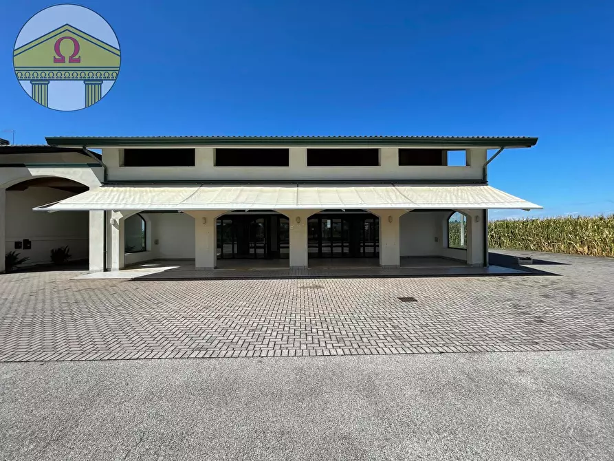 Immagine 2 di Negozio in vendita  a Jesolo