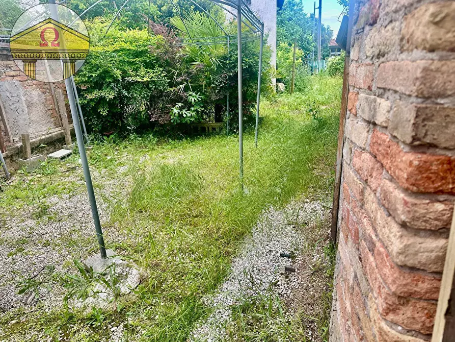 Immagine 5 di Casa semindipendente in vendita  a Giavera Del Montello