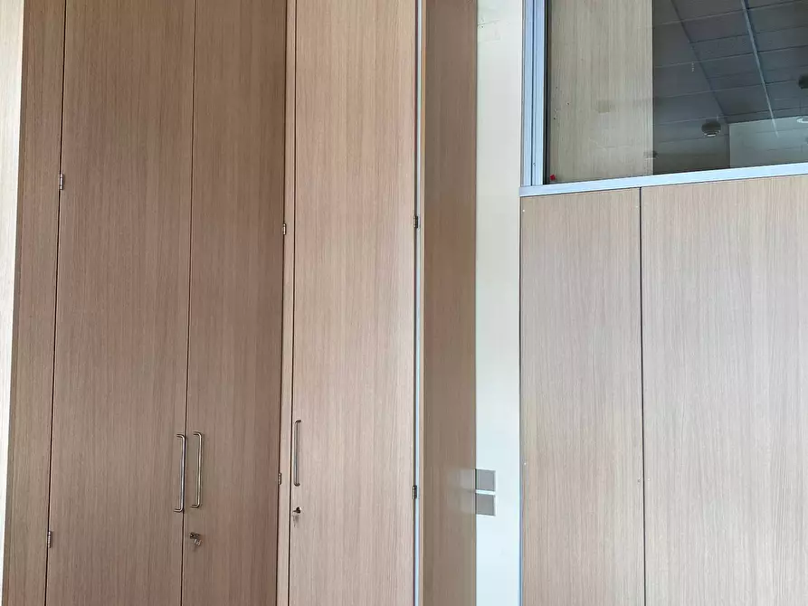 Immagine 3 di Negozio in affitto  a Paese