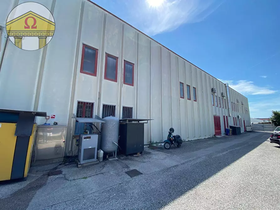 Immagine 3 di Capannone industriale in vendita  a Refrontolo
