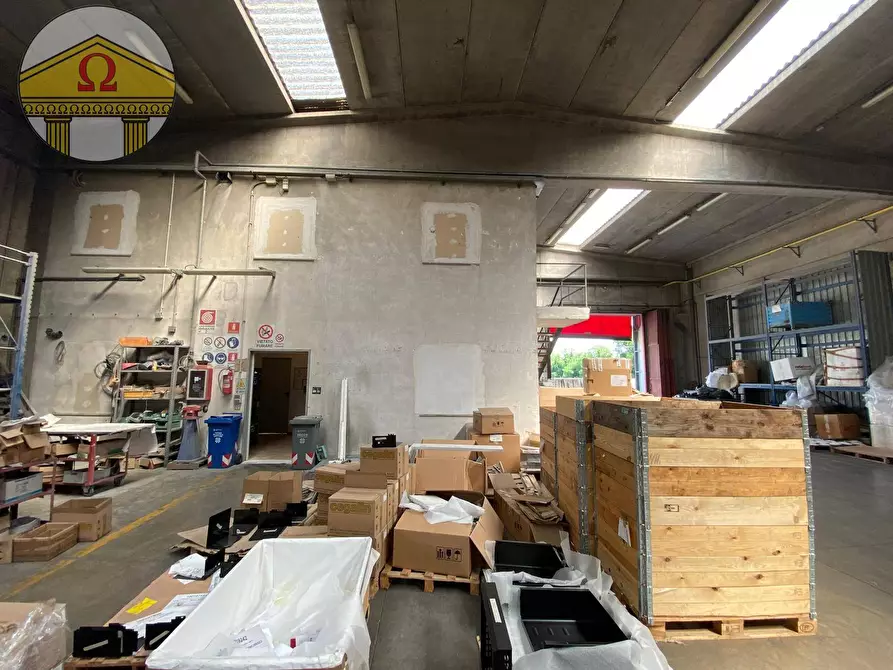 Immagine 4 di Capannone industriale in vendita  a Refrontolo